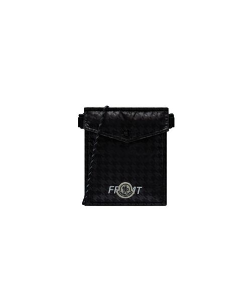 ＜MONCLER GENIUS＞CROSS BODY PHONE CASE(6B00002-M3294)