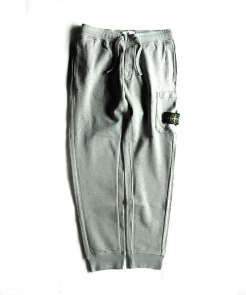 ＜STONE ISLAND＞SWEAT CARGO PANTS(801564551) 【2024SS】