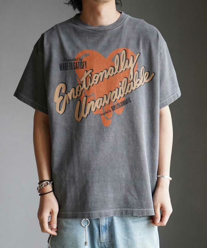 ＜EMOTIONALLY UNAVAILABLE＞MADE TO SATISIFY TEE