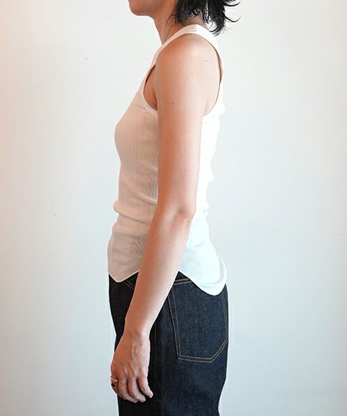 FUMIKA_UCHIDA/NEEDLE DRAWING TANKTOP(KHAKIBEIGE)