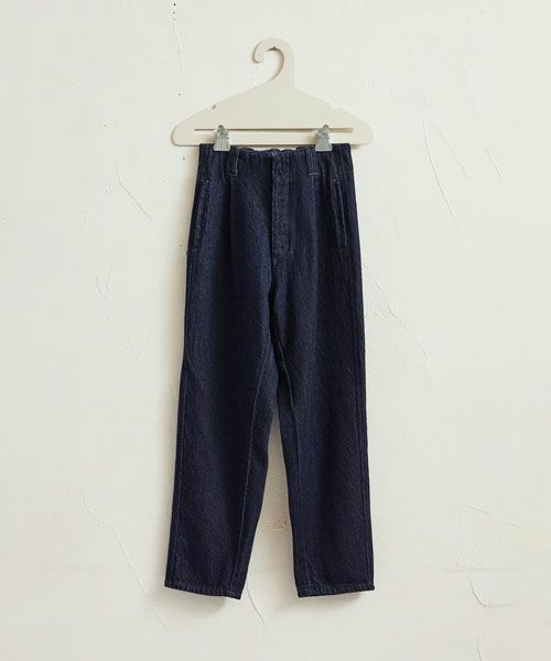 ＜ARCHI＞TAPERED DENIM PANTS