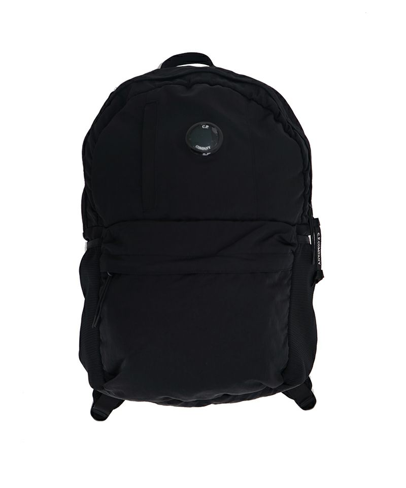 ＜C.P. COMPANY＞Nylon backpack with lens detail