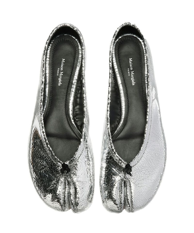 ＜Maison Margiela＞「タビ」ブロークンミラー ニューバレエシューズ（Silver）