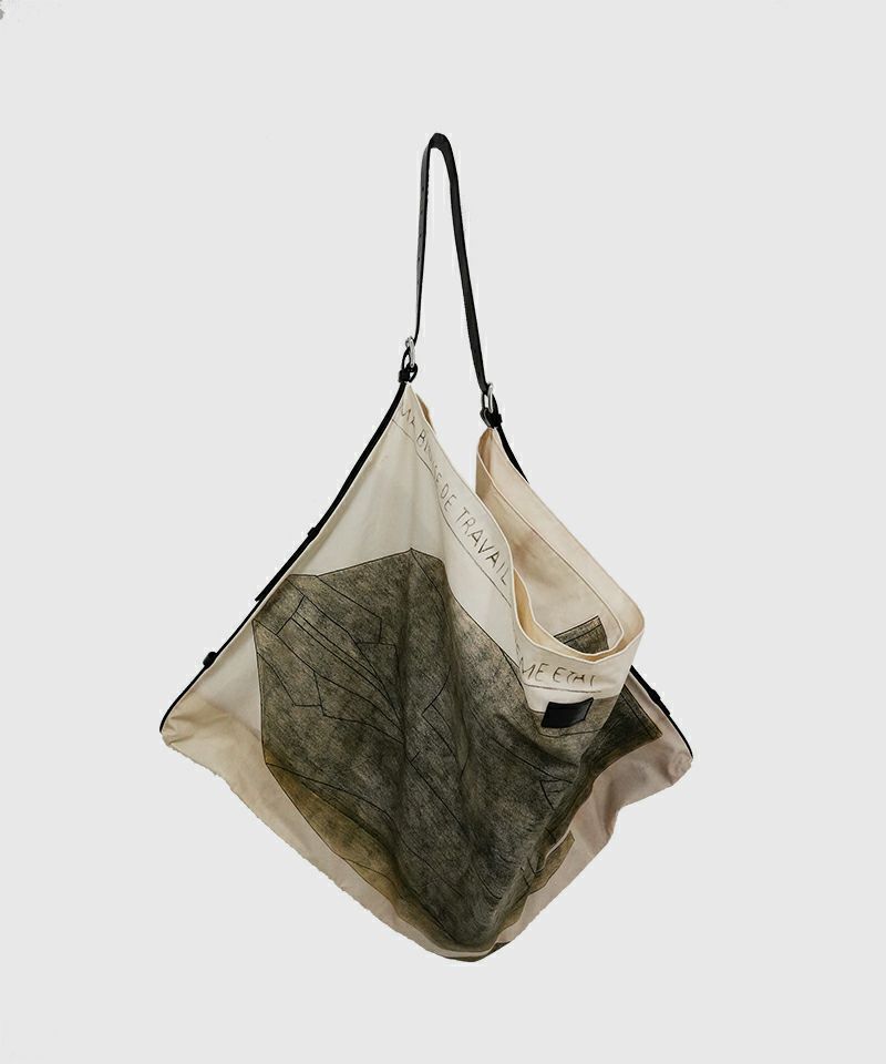 ＜LEMAIRE＞FLAG HOBO BAG (BG0143LF1418)