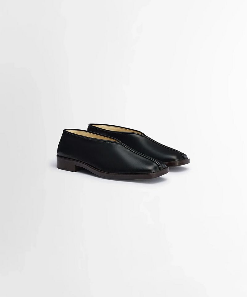 ＜LEMAIRE＞FLAT PIPED SLIPPERS (F00007LL0023/A)