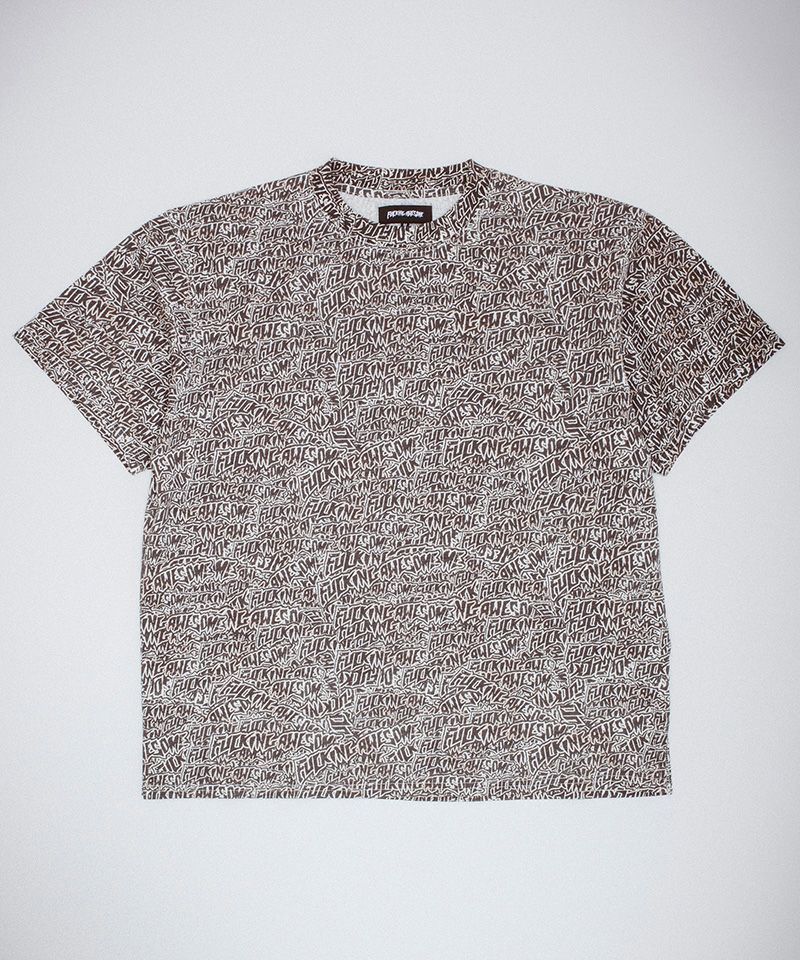 ＜Fucking Awesome＞Burnt Sticker Stamp Tee