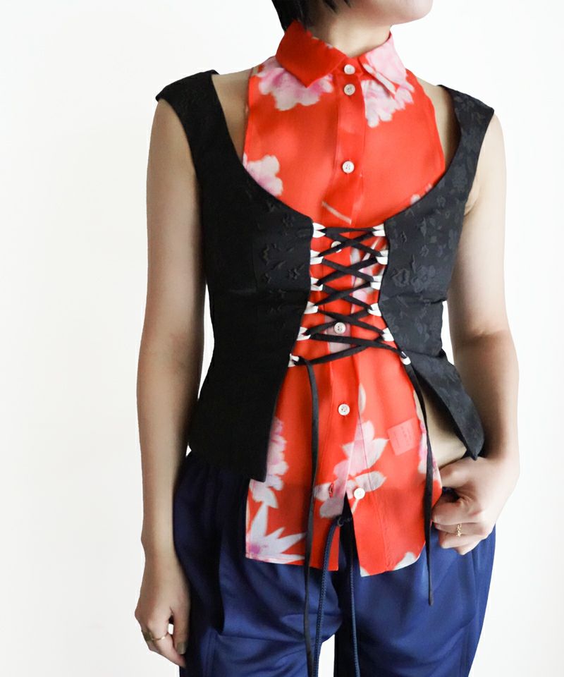 ＜JULIE KEGELS＞LACE-UP CAMI TOP（BLACK）