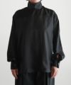  ＜CINOH＞SATIN HIGH NECK BLOUSE